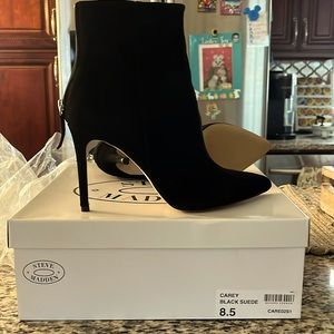 Women’s Steve Madden size 8 1/2 black suede ankle boots